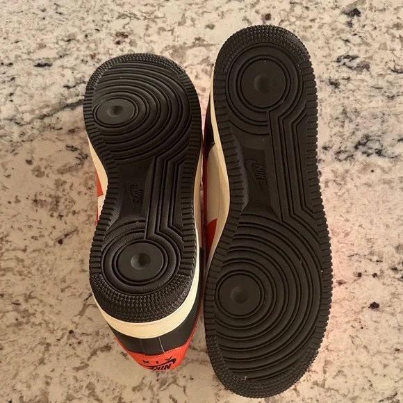 Nike Low-Top Sneakers in White, Orange & Black - Picture 5 of 8